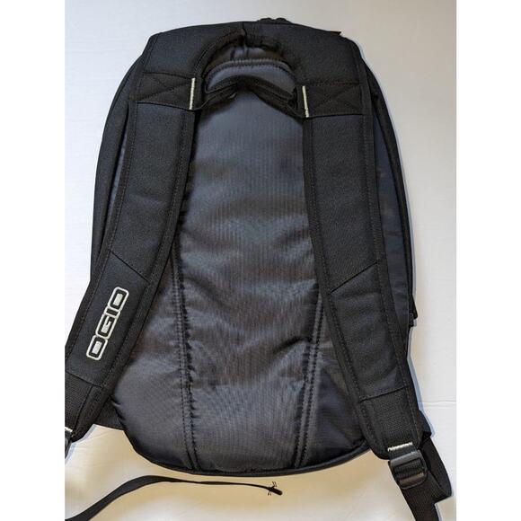 Ogio Backpack NWT Embroidered evolve Black - Picture 2 of 3